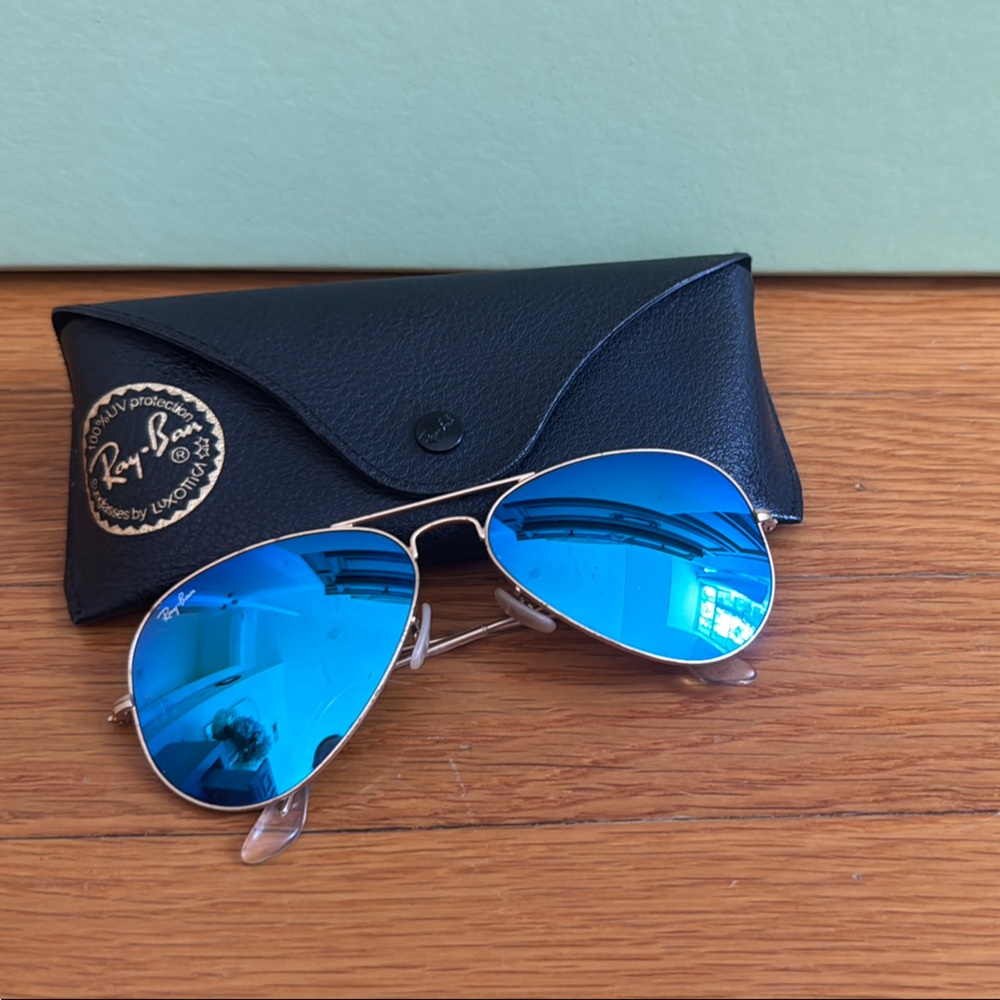 Ray-Ban Aviator Sunglasses with Reflective Blue Lenses